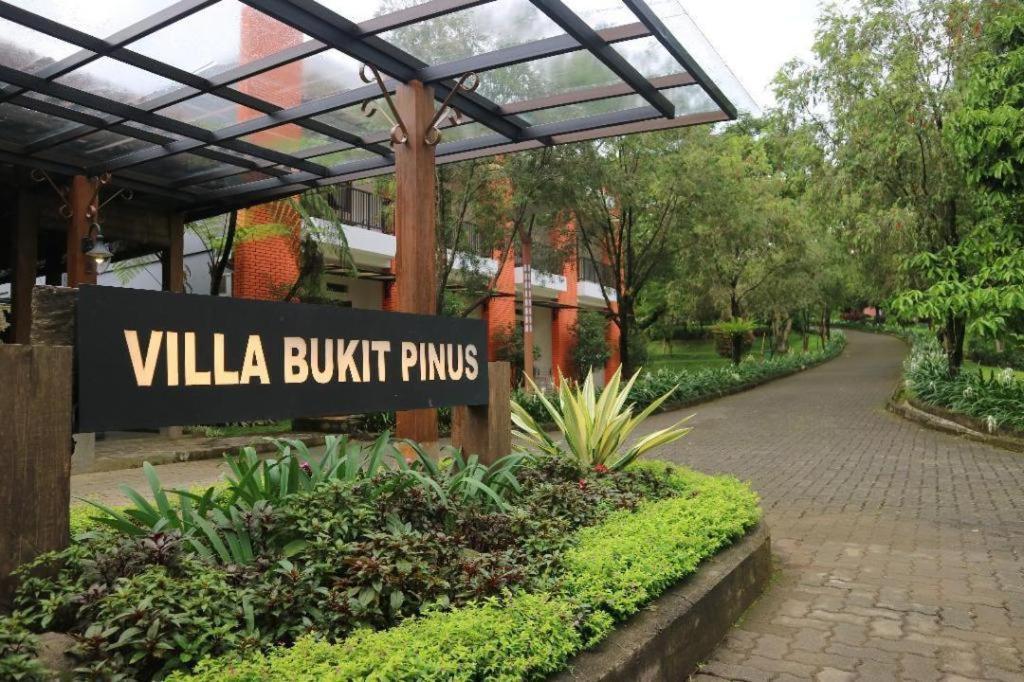 Villa Bukit Pinus Bogor Exterior photo